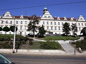 Rangherka (Vršovický zámeček), je bývalá továrna na výrobu hedvábí.... Rangherka (Vršovický zámeček), je bývalá továrna na výrobu hedvábí....