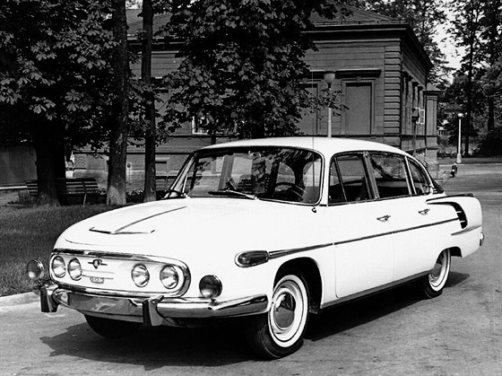 Tatra 603 po posledním faceliftu, přesněji tedy Tatra 2-603 model 1968.