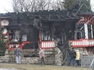 Co zbylo... Ze slavné Jurkovičovy chaty zůstalo po požáru jen torzo. Co zbylo... Ze slavné Jurkovičovy chaty zůstalo po požáru jen torzo.