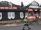 Hasiči dokázali zachránit jen část stavby, požár se ale díky jejich rychlému... Hasiči dokázali zachránit jen část stavby, požár se ale díky jejich rychlému...