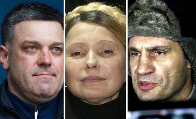 Zleva: šéf strany Svoboda Oleh Ťahnybok, Julija Tymošenková a Vitalij Kličko. Zleva: šéf strany Svoboda Oleh Ťahnybok, Julija Tymošenková a Vitalij Kličko.