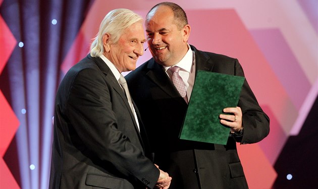 GRATULACE OD ŠÉFA ČESKÉHO FOTBALU. Karel Brückner byl uveden do Síně slávy.... GRATULACE OD ŠÉFA ČESKÉHO FOTBALU. Karel Brückner byl uveden do Síně slávy....