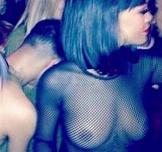 Rihanna na afterparty po přehlídce Rihanna na afterparty po přehlídce