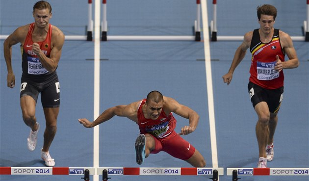 Americký vícebojař Ashton Eaton v běhu na 60 metrů překážek na halovém MS v Americký vícebojař Ashton Eaton v běhu na 60 metrů překážek na halovém MS v