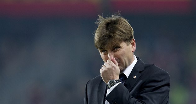 Trenér Dušan Uhrin mladší během zápasu na Spartě, který Plzeň prohrála 0:1. Trenér Dušan Uhrin mladší během zápasu na Spartě, který Plzeň prohrála 0:1.