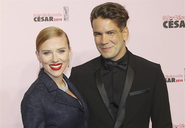 Scarlett Johanssonová a Romain Dauriac na udílení cen Cesar (Paříž, 28. února... Scarlett Johanssonová a Romain Dauriac na udílení cen Cesar (Paříž, 28. února...
