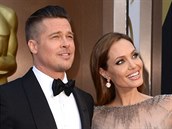 Angelina Jolie a Brad Pitt na červeném koberci opět potvrdili své role krále a... Angelina Jolie a Brad Pitt na červeném koberci opět potvrdili své role krále a...