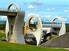 Unikátní lodní výtah Falkirk Wheel ve středním Skotsku, jediný tohoto typu na... Unikátní lodní výtah Falkirk Wheel ve středním Skotsku, jediný tohoto typu na...