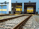 Mycí souprava (vlevo) a vysavač TWS 30 čistí tunely pražského metra čtyřikrát... Mycí souprava (vlevo) a vysavač TWS 30 čistí tunely pražského metra čtyřikrát...