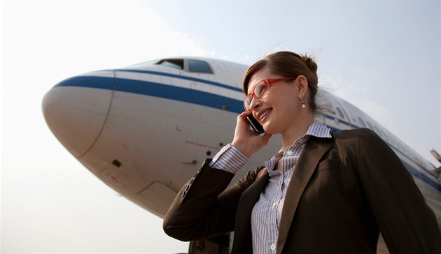 Záhada vyzvánějících mobilů na palubě zmizelého Boeingu malajsijských aerolinií Záhada vyzvánějících mobilů na palubě zmizelého Boeingu malajsijských aerolinií