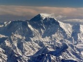 Vrcholem nejvyšší hory světa Mount Everestu prochází hranice mezi Čínou a... Vrcholem nejvyšší hory světa Mount Everestu prochází hranice mezi Čínou a...