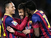 Neymar (uprostřed) se se spoluhráči z FC Barcelona raduje ze svého gólu. Neymar (uprostřed) se se spoluhráči z FC Barcelona raduje ze svého gólu.