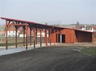 Kryté odpaliště (driving range) u hřiště v Ostrožské Nové Vsi má patnáct míst. Kryté odpaliště (driving range) u hřiště v Ostrožské Nové Vsi má patnáct míst.