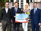 SLAVNOSTNÍ PŘEDÁNÍ. Sportovní ředitel Českého olympijského výboru Martin Doktor... SLAVNOSTNÍ PŘEDÁNÍ. Sportovní ředitel Českého olympijského výboru Martin Doktor...