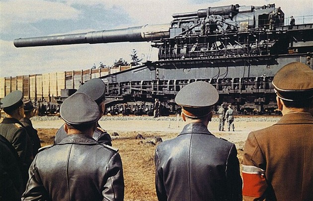 Německý 80-cm-Kanone (E) byl nejtěžší operačně nasazený kanon na světě. Písmeno... Německý 80-cm-Kanone (E) byl nejtěžší operačně nasazený kanon na světě. Písmeno...