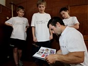 Kajakář Vavřinec Hradilek navštívil školu Slovenská na Vinohradech, aby Kajakář Vavřinec Hradilek navštívil školu Slovenská na Vinohradech, aby