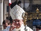 Tento den podle tradice odlétají zvony do Říma a jejich zvuk je nahrazen... Tento den podle tradice odlétají zvony do Říma a jejich zvuk je nahrazen...