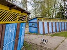 Slezskou plovárnu v Hradci Králové připomínají dřevěné převlékárny, které nyní... Slezskou plovárnu v Hradci Králové připomínají dřevěné převlékárny, které nyní...