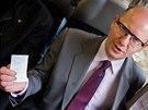 Premiér Bohuslav Sobotka se projel vlakem, absolvoval cestu z Týniště n.Orlicí... Premiér Bohuslav Sobotka se projel vlakem, absolvoval cestu z Týniště n.Orlicí...