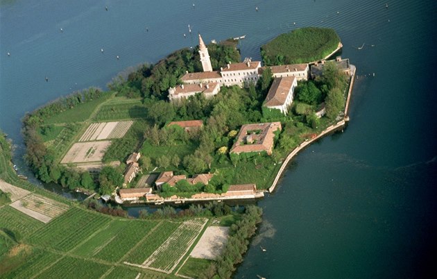 Italský ostrůvek Poveglia má vskutku děsivou minulost. Italský ostrůvek Poveglia má vskutku děsivou minulost.