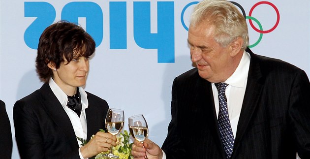 CINK. Prezident Zeman se na Hradě potkal s Martinou Sáblíkovou a dalšími CINK. Prezident Zeman se na Hradě potkal s Martinou Sáblíkovou a dalšími