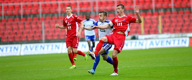 Momentka z fotbalového duelu Znojma a Baníku Ostrava (červená) Momentka z fotbalového duelu Znojma a Baníku Ostrava (červená)