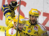 Antonín Honejsek (vlevo) a Ondřej Veselý slaví gól Zlína proti Kometě Brno. Antonín Honejsek (vlevo) a Ondřej Veselý slaví gól Zlína proti Kometě Brno.