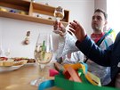 Koledníky v každém obydlí pohostili. Chlebíčky, zákusky, zkrátka vším, co dům... Koledníky v každém obydlí pohostili. Chlebíčky, zákusky, zkrátka vším, co dům...