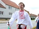 S pomlázkami i kbelíkem vody se v pondělí za děvčaty vydali chlapci ze... S pomlázkami i kbelíkem vody se v pondělí za děvčaty vydali chlapci ze...