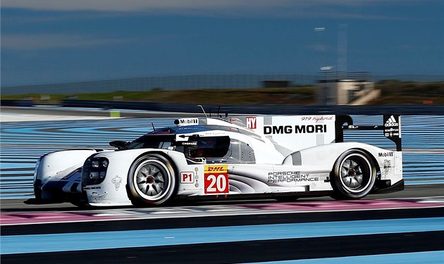 Mark Webber ve voze Porsche pro závody WEC. Mark Webber ve voze Porsche pro závody WEC.