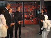 Prezident Barack Obama se na návštěvě Japonska setkal i s humanoidním robotem... Prezident Barack Obama se na návštěvě Japonska setkal i s humanoidním robotem...