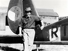 Pilot František Janča se opírá o jediný letoun pražských povstalců Arado Ar 396 Pilot František Janča se opírá o jediný letoun pražských povstalců Arado Ar 396