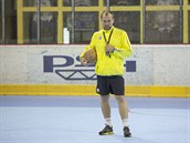Kouč Rostislav Vlach na prvním tréninku hokejistů Zlína. Kouč Rostislav Vlach na prvním tréninku hokejistů Zlína.
