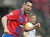 HECOVÁNÍ. Plzeňský kapitán Pavel Horváth burcuje své spoluhráče ve finále... HECOVÁNÍ. Plzeňský kapitán Pavel Horváth burcuje své spoluhráče ve finále...