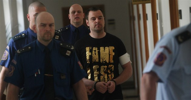 Petr Kramný u Okresního soudu v Karviné (26. května 2014) Petr Kramný u Okresního soudu v Karviné (26. května 2014)