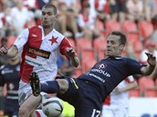 Martin Juhar (vlevo) ze Slavie a Martin Kuncl ze Slovácka v souboji o míč. Martin Juhar (vlevo) ze Slavie a Martin Kuncl ze Slovácka v souboji o míč.