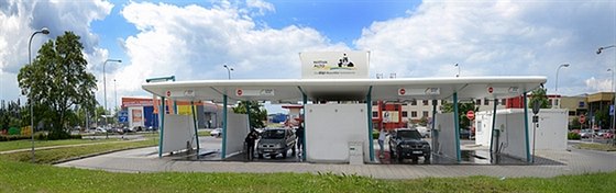 Ostravská tlaková myčka je český unikát. Vodní paprsek karoserii umyje, ale... Ostravská tlaková myčka je český unikát. Vodní paprsek karoserii umyje, ale...