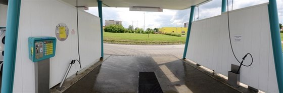 Ostravská tlaková myčka je český unikát. Vodní paprsek karoserii umyje, ale... Ostravská tlaková myčka je český unikát. Vodní paprsek karoserii umyje, ale...