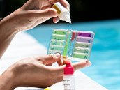 Pravidelným testováním předejdete zvýšeným nákladům na čištěním vody v bazénu. Pravidelným testováním předejdete zvýšeným nákladům na čištěním vody v bazénu.
