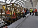 Pro prohlídku tunelů byl použit tento vozík (přezdívaný v Dopravním podniku... Pro prohlídku tunelů byl použit tento vozík (přezdívaný v Dopravním podniku...