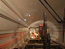 Ze stanice Motol do stanice Petřiny nejprve vede dvojkolejný tunel. Pod... Ze stanice Motol do stanice Petřiny nejprve vede dvojkolejný tunel. Pod...
