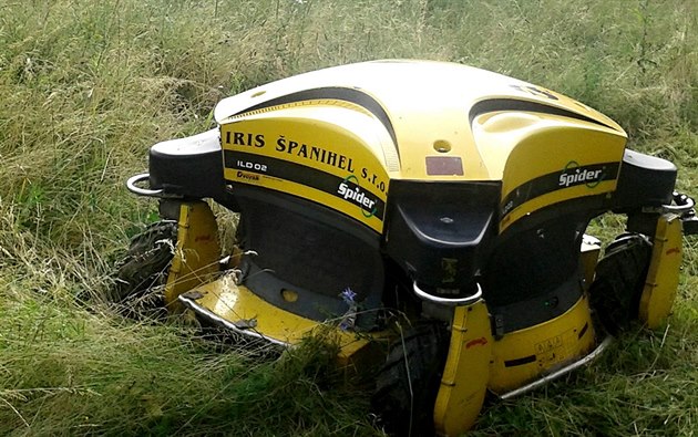 Spider si poradí i s nálety a velmi tuhými zdřevnatělými stonky. Spider si poradí i s nálety a velmi tuhými zdřevnatělými stonky.