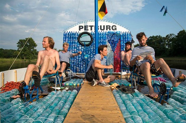 Loď Petburg vyplula z Nymburku, po Labi míří do Hamburku. Loď Petburg vyplula z Nymburku, po Labi míří do Hamburku.