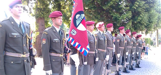 Smuteční rozloučení s desátníkem Janem Šenkýřem v Hradci Králové. (18. 7. 2014) Smuteční rozloučení s desátníkem Janem Šenkýřem v Hradci Králové. (18. 7. 2014)
