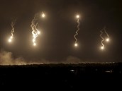 Izraelští vojáci v noci na sobotu znovu letecky zaútočili na palestinské Pásmo... Izraelští vojáci v noci na sobotu znovu letecky zaútočili na palestinské Pásmo...
