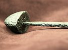 Patice meče je dutá. Archeologové z toho vyvozují, že byl přestavěn a poté... Patice meče je dutá. Archeologové z toho vyvozují, že byl přestavěn a poté...