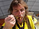 Král miroslavského meruňkobraní. Vítězem soutěže v pojídání knedlíků se stal... Král miroslavského meruňkobraní. Vítězem soutěže v pojídání knedlíků se stal...