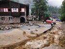 Přívalový déšť v pondělí večer zapříčinil masivní sesuv půdy ve Vrátné dolině v... Přívalový déšť v pondělí večer zapříčinil masivní sesuv půdy ve Vrátné dolině v...