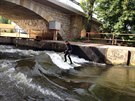 Poprvé jsem viděla serfare na řece v Čechách Poprvé jsem viděla serfare na řece v Čechách