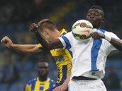 Liberecký fotbalista Sackey elegantně zpracovává míč v souboji s košickým... Liberecký fotbalista Sackey elegantně zpracovává míč v souboji s košickým...